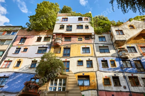 Preview: Picturesque colorful facade in Vienna. Hunderwasser residential house. Austria