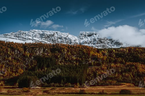 Preview: Snowy mountain range