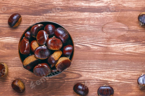 Preview: Fresh organic chestnuts.