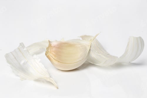 Preview: Garlic on the table