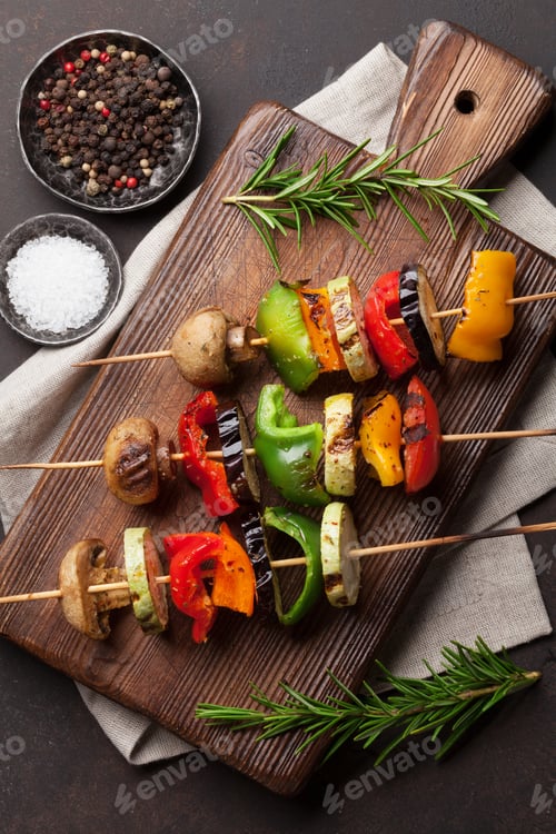 Preview: Grilled vegetables on cutting board