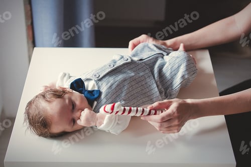 Preview: Photo of little infant and mother hands