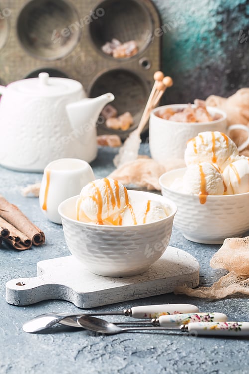 Preview: Homemade Organic Vanilla Ice Cream with Mint