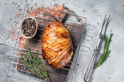 Preview: Baked meatloaf with bacon, meat loaf on a grill. Gray background. Top view. Copy space