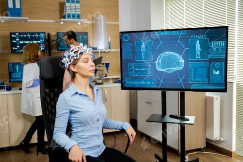 Preview: Patient woman who is brain scanned and his activity is shown on screen