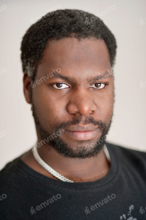 Preview: Portrait of confident man against wall