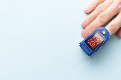 Preview: Pulse oximeter measuring oxygen saturation in blood and heart rate