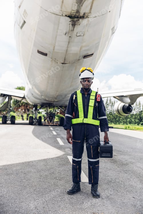 Preview: Aircraft workers checking airplane.