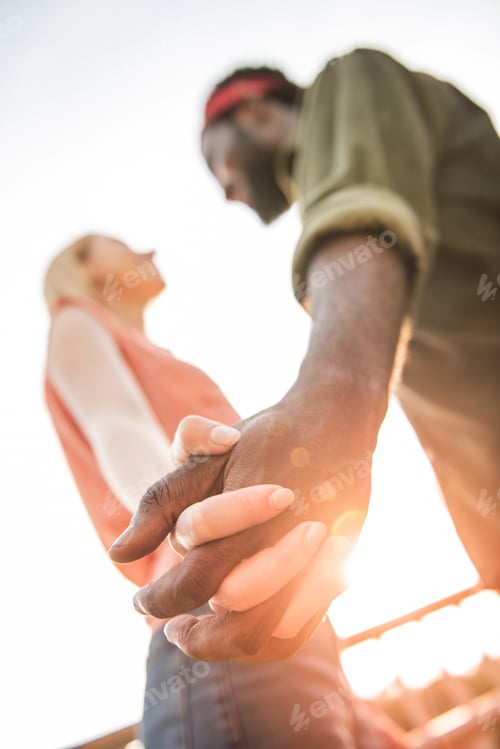 Preview: The couple walks around the city