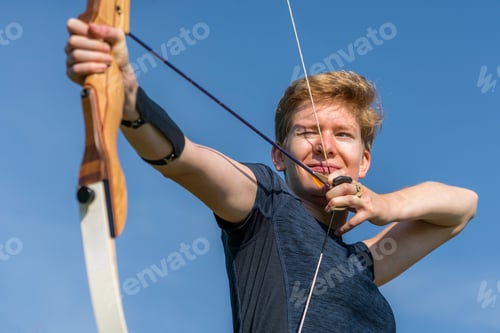 Preview: Portrait of archeress aiming with her bow