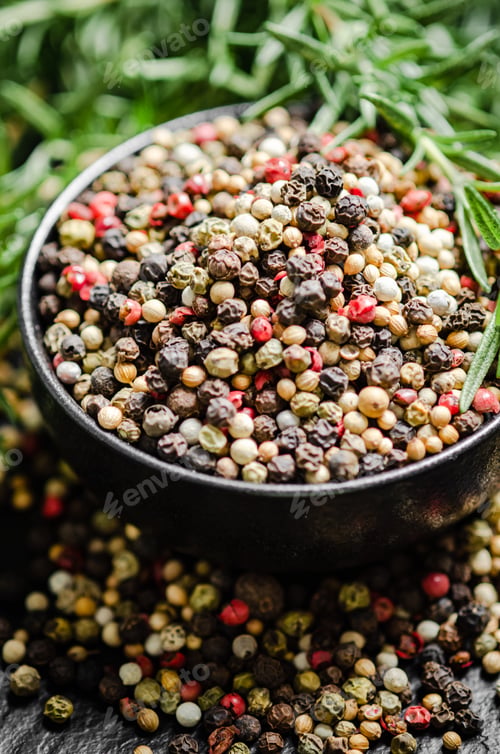 Preview: Peppercorn on rustic background.