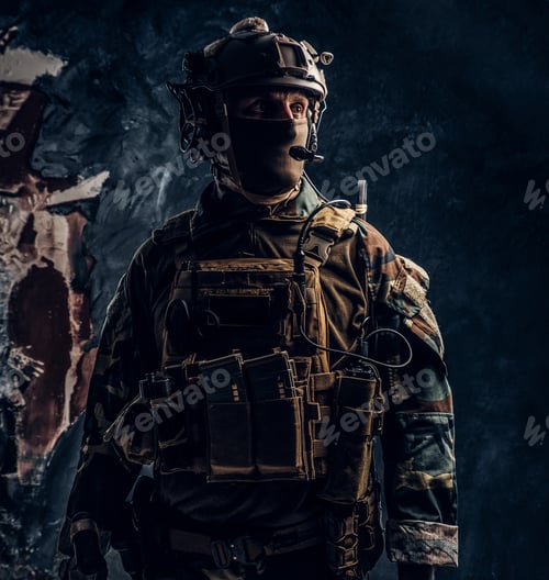 Preview: Private security service contractor in camouflage uniform and helmet with walkie-talkie.