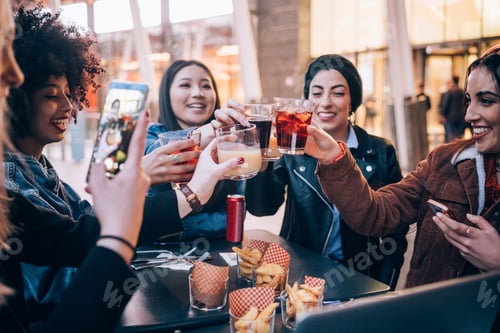 Preview: Friends having drinks at outdoor cafe, Milan, Italy