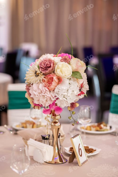 Preview: Luxury, elegant wedding reception table arrangement, floral centerpiece