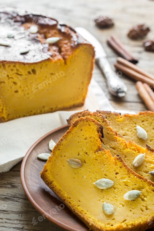 Preview: Loaf of pumpkin bread