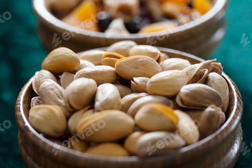 Preview: close up of pistachios in the bowl