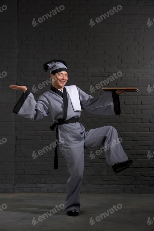 Preview: Traditional Chinese waiter