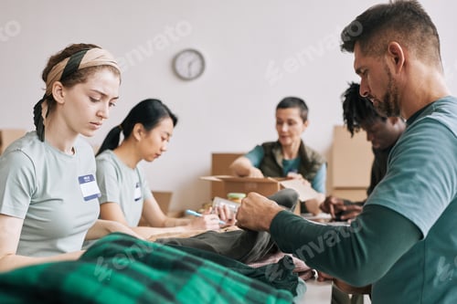 Preview: People Volunteering at Event