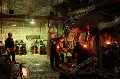Preview: Worker melting iron