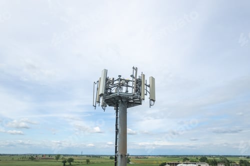 Preview: broadcast mobile 4g lte 5g antenna in a rural field in countryside