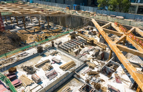 Preview: Aerial view of a construction site in the center of a modern city