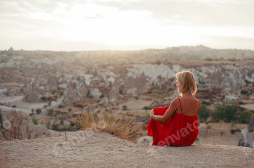 Preview: Wonderful sunrise and women