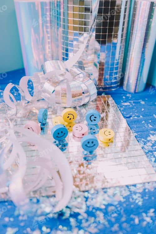 Preview: Conceptual image about happiness in a friends party