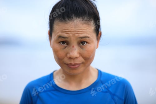 Preview: Bruised woman