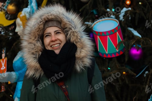 Preview: Girl portrait in winter holiday season