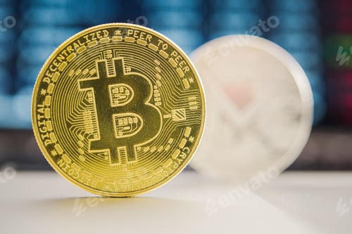 Vista previa: Bitcoin Virtual Currency Coin On Table.