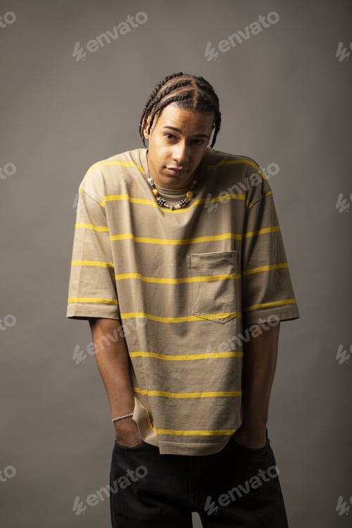 Preview: Hipster man in trendy shirt and accessories
