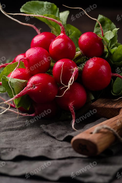 Preview: fresh organic radish