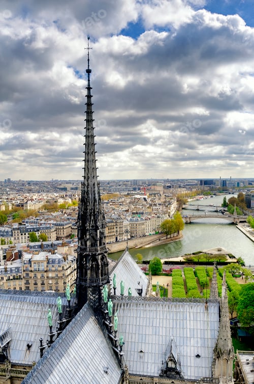 Preview: Notre Dame spire over Paris cityscape, Ile-de-France, France