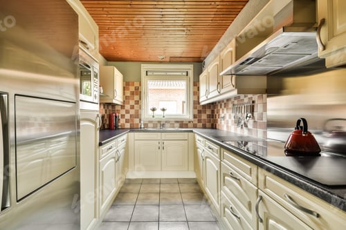 Preview: Spacious room with various areas