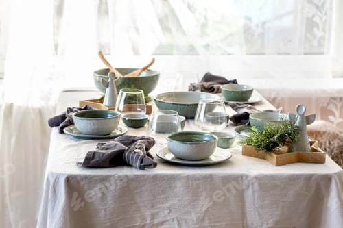 Preview: Christmas table setting with ceramic tableware