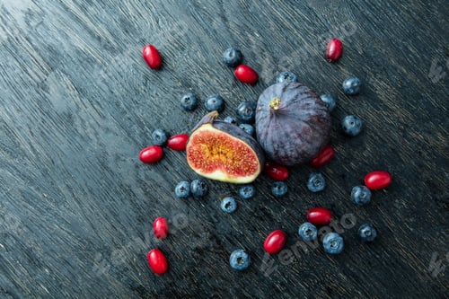 Preview: Fresh figs and blueberries