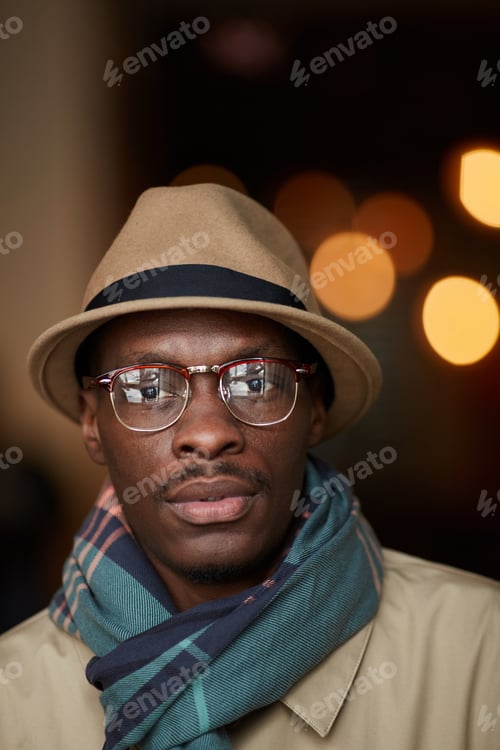 Preview: Portrait of Trendy African Man Outdoors