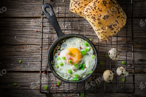 Preview: Homemade fried eggs with chive and roll