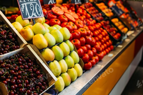 Preview: Agricultural products of local farmers in the grocery market