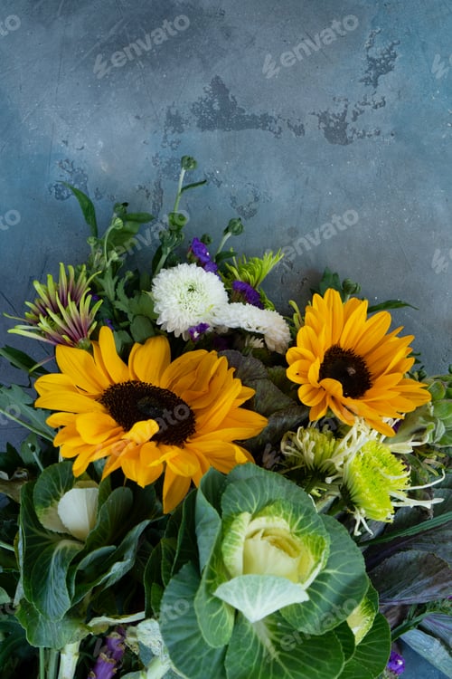 Preview: Bouquet of fall flowers