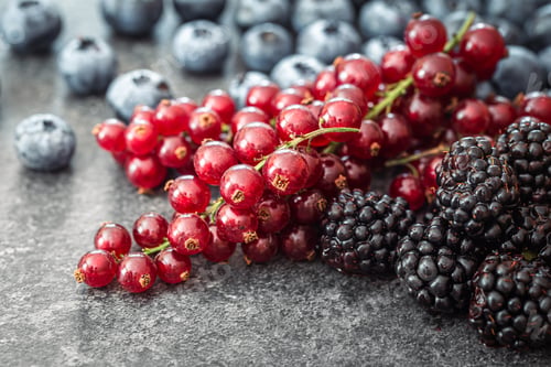 Vista previa: Background from a mix of different berries, macro photography.