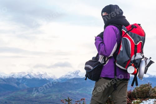 Preview: hiker taking a breather on his ascent to the mountain