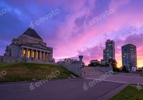 Preview: Scenic view of the Shrine of Remembrance during sunset in Melbourne, Australia