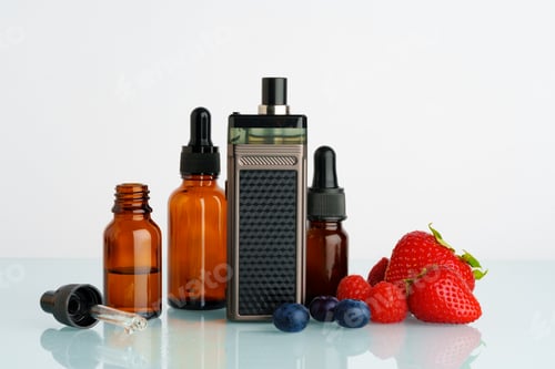 Preview: Vape smoking liquid with berry flavor close up