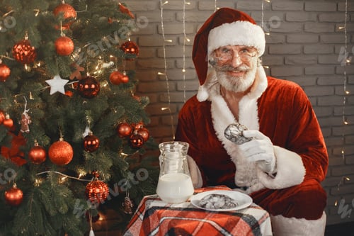 Preview: Man in santa claus costume find milk and cookies