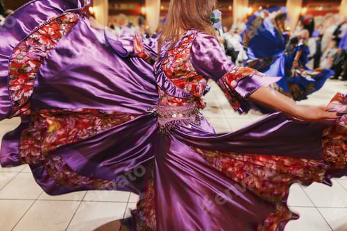 Preview: Beautiful gypsy girls dancing in traditional colorful clothing