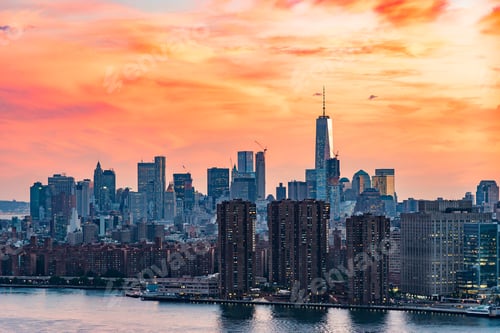 Preview: View of One World Trade Center in New York at sunset