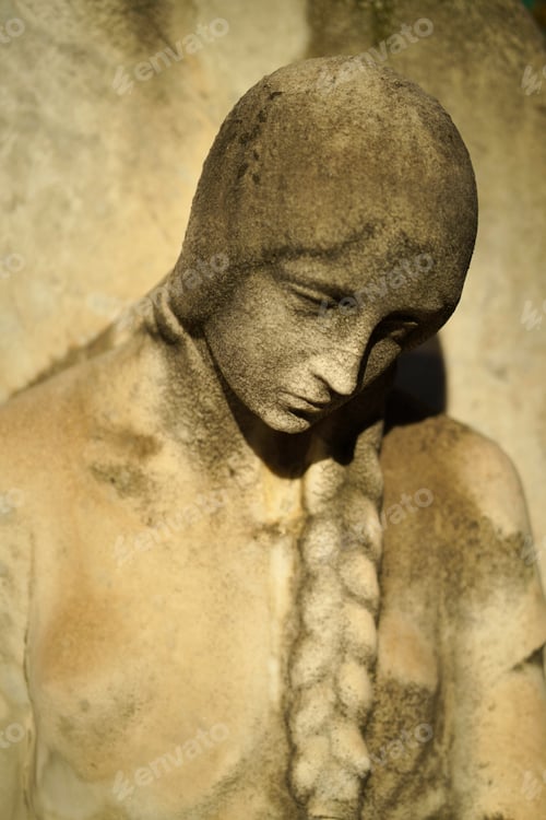 Preview: Statue in the historic Cimitero Monumentale of Milan