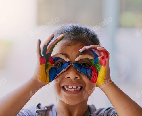 Preview: Portrait of a little girl with her hands covered in paint