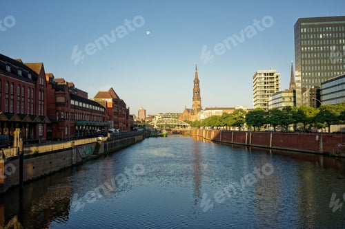 Preview: Scenic river and buildings in Hamburg, Germany